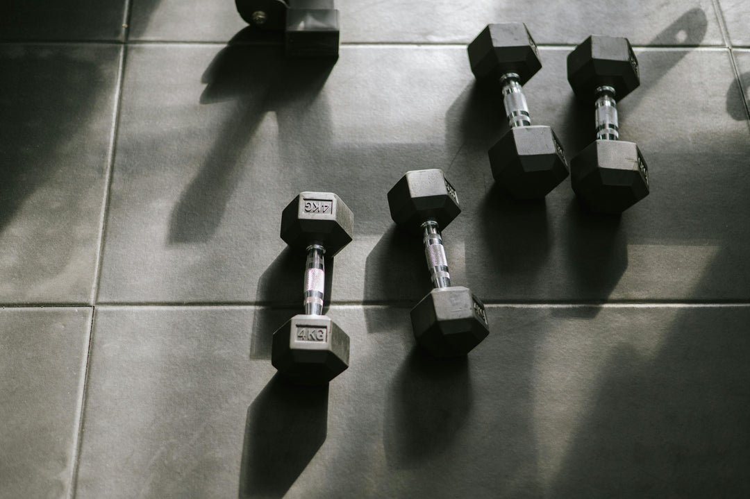 Hex Dumbbells vs Adjustable Dumbbells: What’s Best for Your Home Gym?