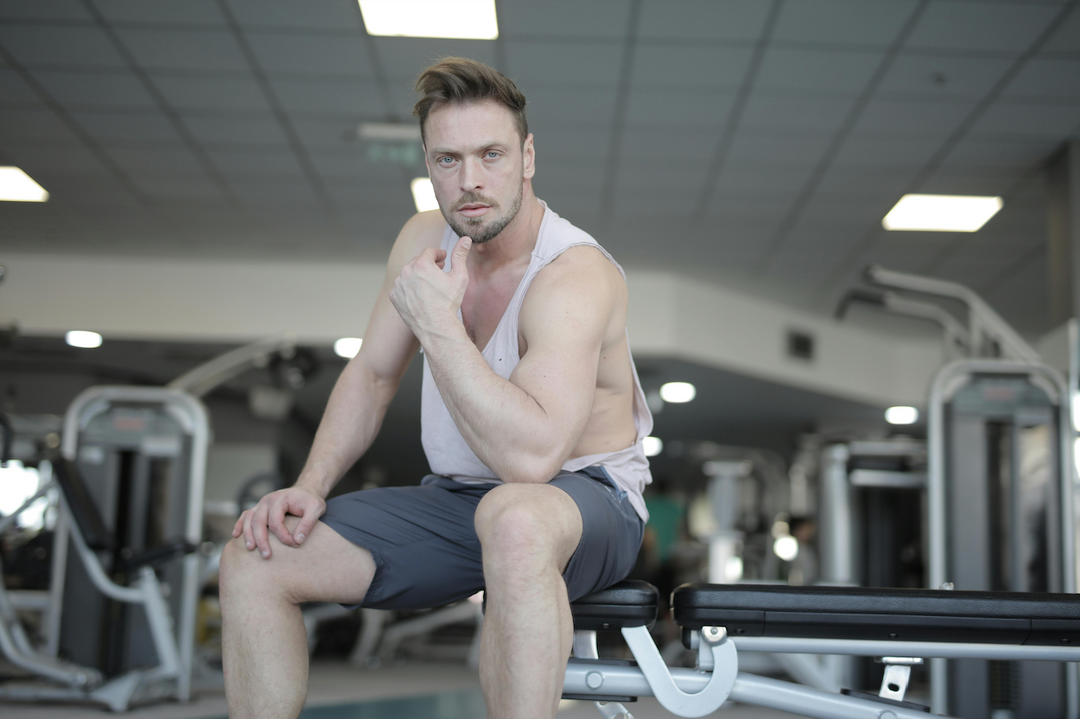 Flat vs Adjustable Bench: The Right First Bench for Your Gym